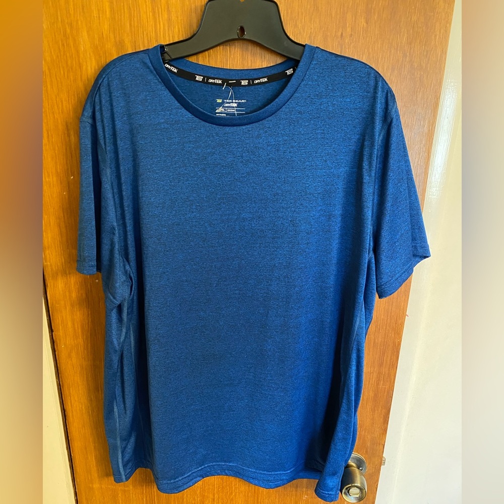 Mens blue Tek Gear short sleeve tee.
